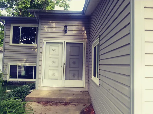 83 Timberhill Dr, Crystal Lake, IL 60014