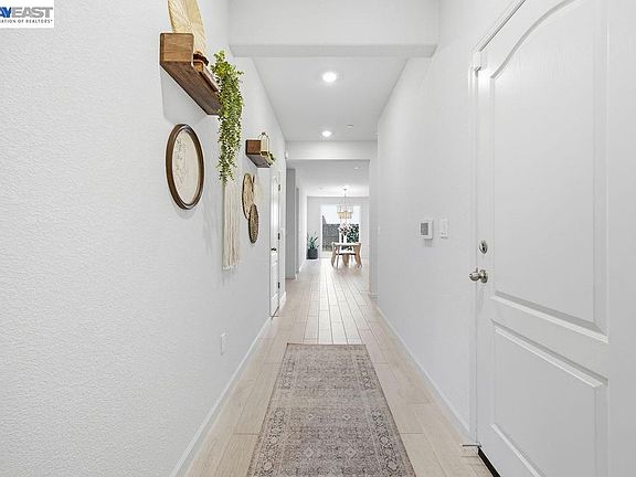 3rd image of 1012 Ramos Dr