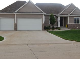 669 Bluestem Trl, Dakota Dunes, SD 57049