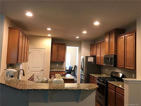 3rd image of 16302 Autumn Cove Ln