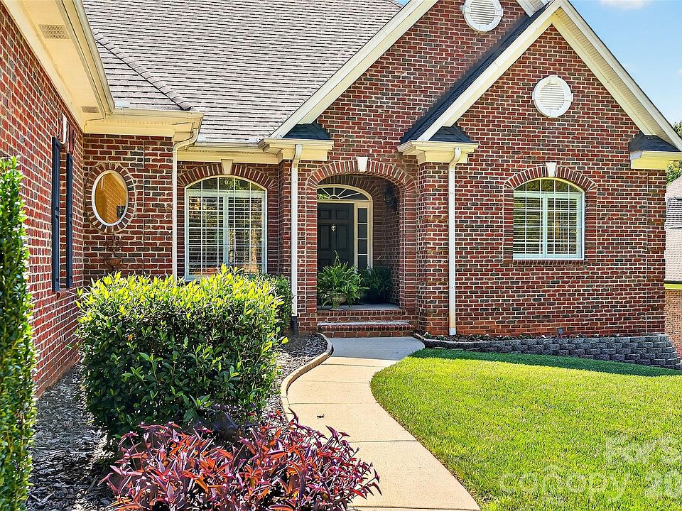 1st image of 3574 Live Oaks Ave