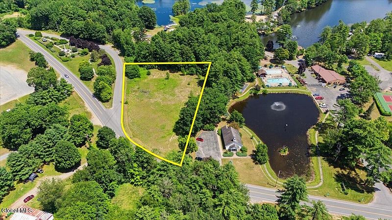 3rd image of 90 Heath Road