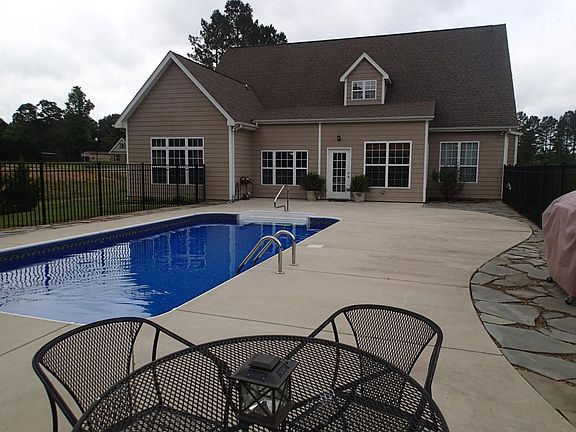 3rd image of 139 Pine View Ln SW #3