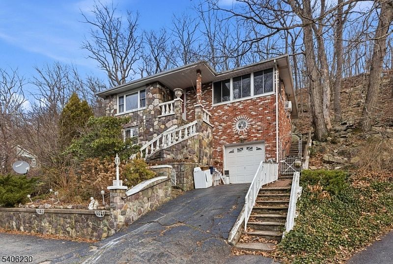 1st image of 450 Skyline Lake Dr