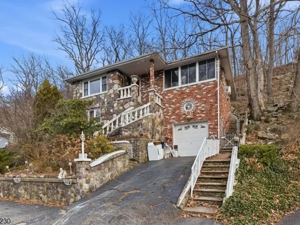 450 Skyline Lake Dr, Ringwood Boro, NJ 07456