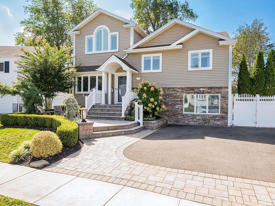 1st image of 51 Briarwood Lane