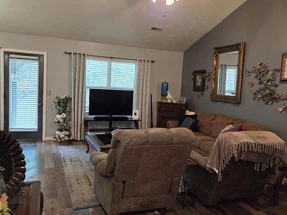 4th image of 131 Birchwood Circle