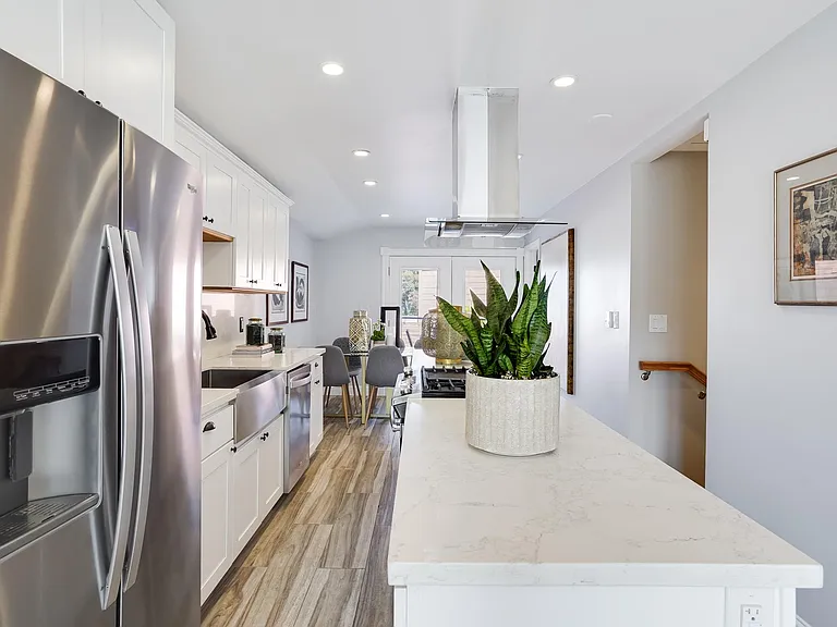 703 Dartmouth St — Photo 5