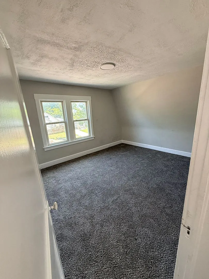 Beautiful renovated single family home — Photo 4
