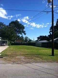 2nd image of 1121 Montgomery St
