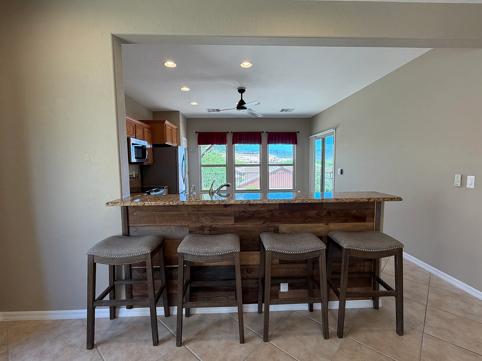 2 bed, 1451 sqft, $1,980 — Photo 4