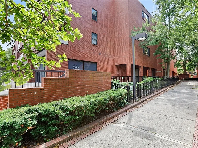 20 Central St #306 — Photo 9