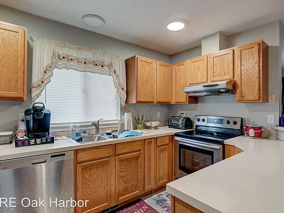 3rd image of 1030 NE Cordero Pl