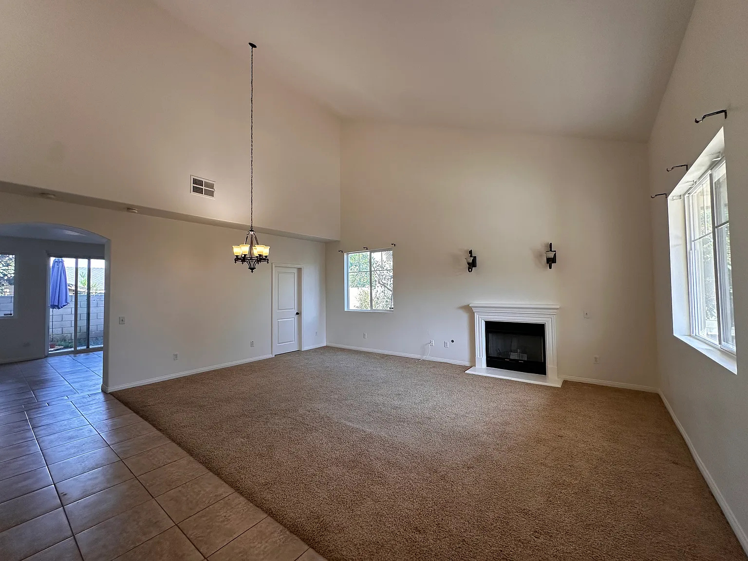 4 bed, 2270 sqft, $4,200 — Photo 2