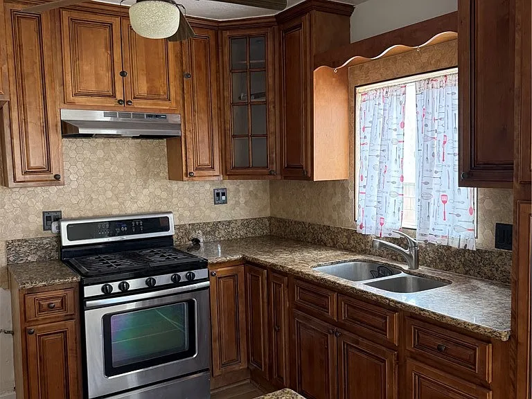 1133 S Van Ness Ave — Photo 10