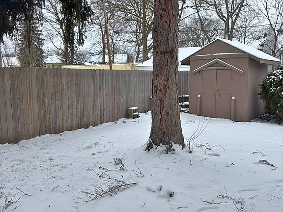 3rd image of 1715 Plainfield Ave NE