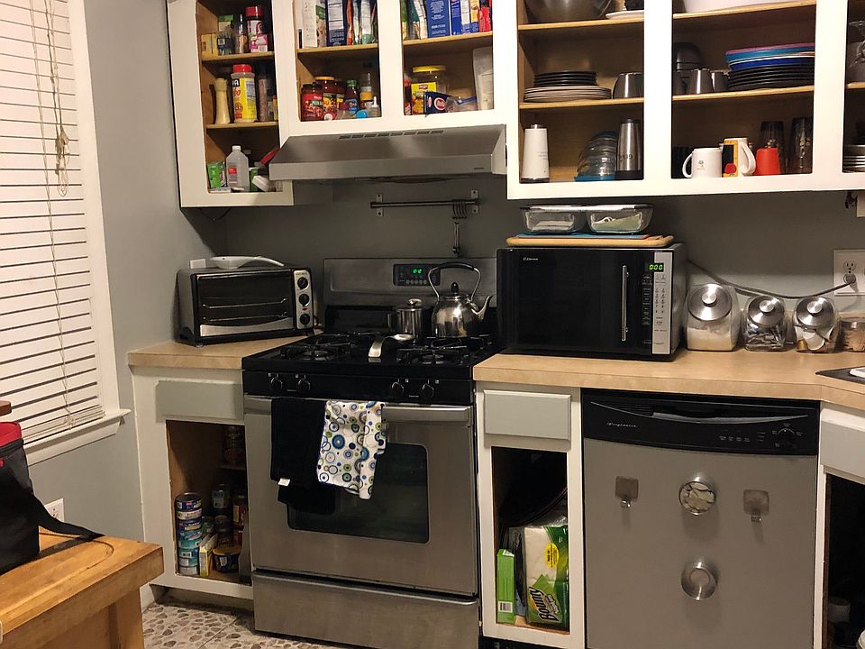 1st image of 32 Stephanie Dr
