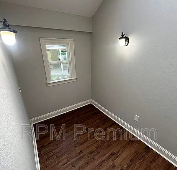 13235 Country Park Ave — Photo 17