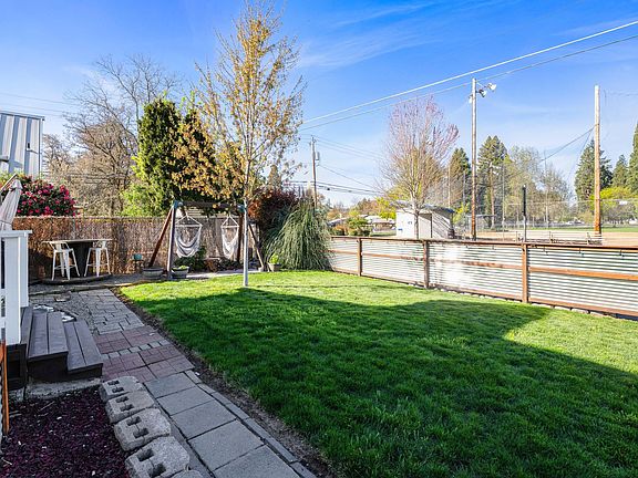 4th image of 1037 Vista Dr