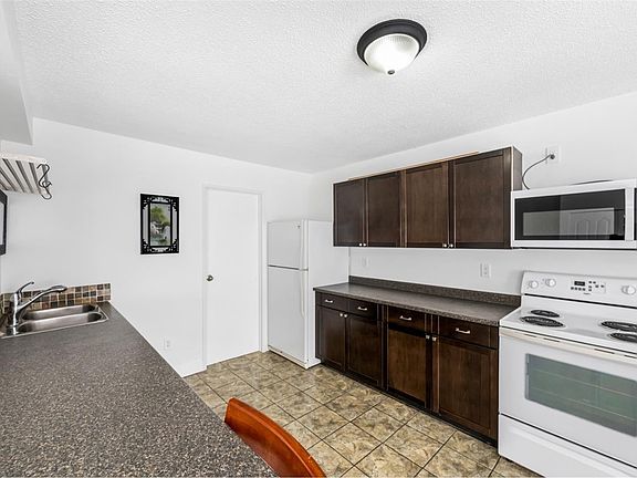 2nd image of 18 King George St N #99