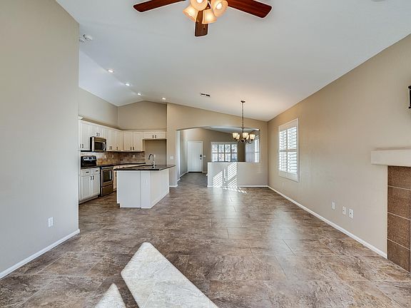 5th image of 985 E Nardini St