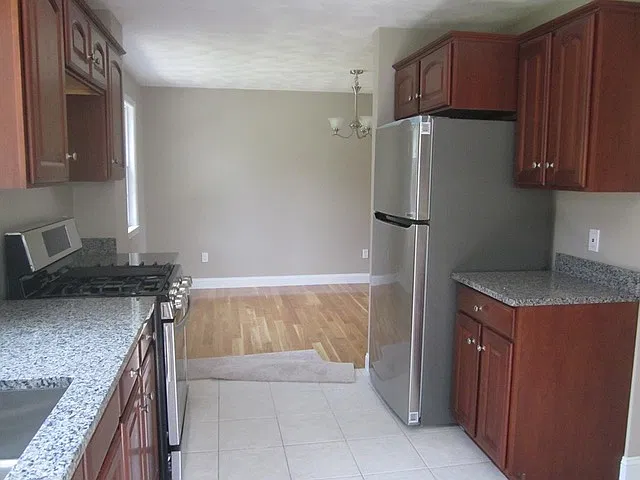 3 bed, 1.5 bath, 1488 sqft, $3,500 — Photo 4