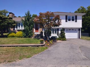 2 Kern Acre Dr, Johnston, RI 02919