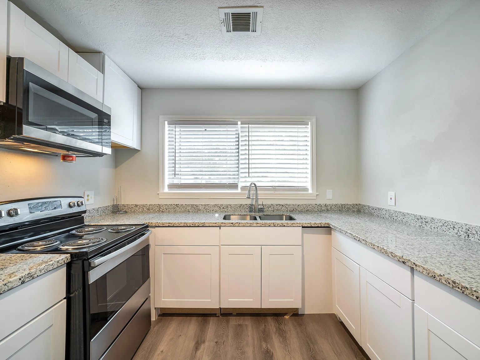 4 bed, 2.5 bath, 2135 sqft, $728 — Photo 4