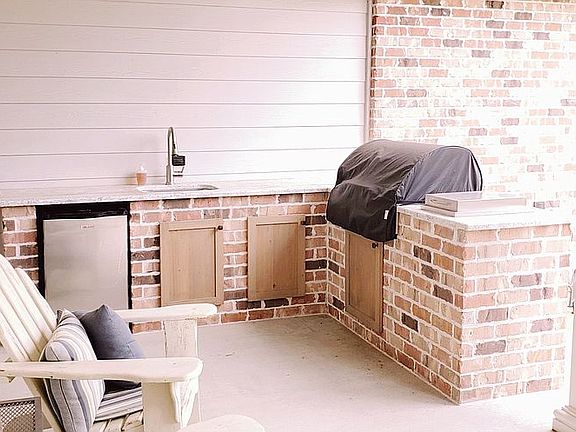 Outdoor Kitchen