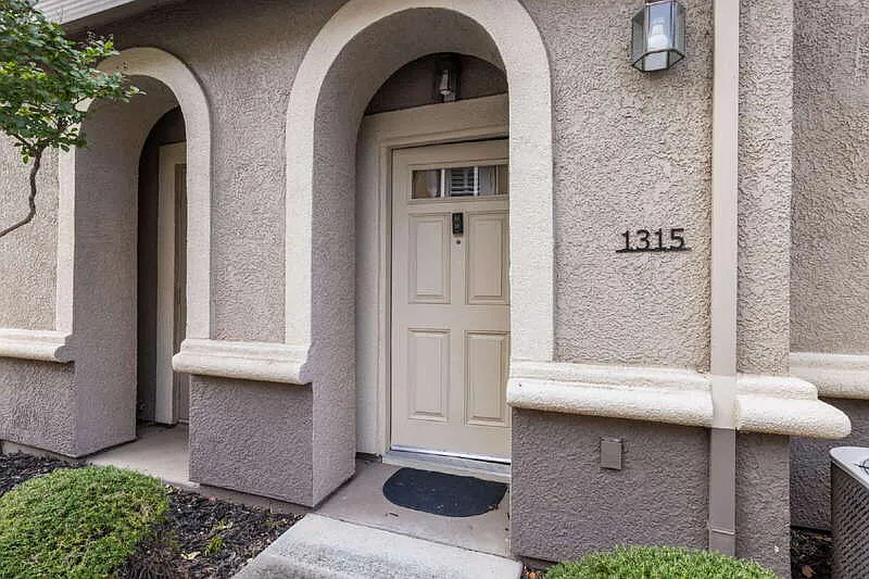2 bed, 2.0 bath, 1519 sqft, $3,500 — Photo 4