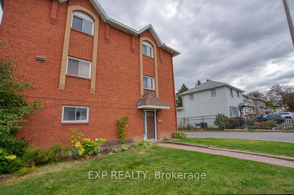 3 bed, $2,850 — Photo 2