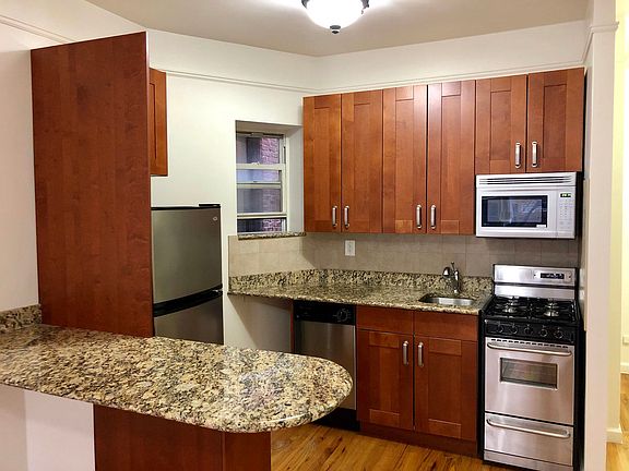 2nd image of 306 E 71st St APT 4A