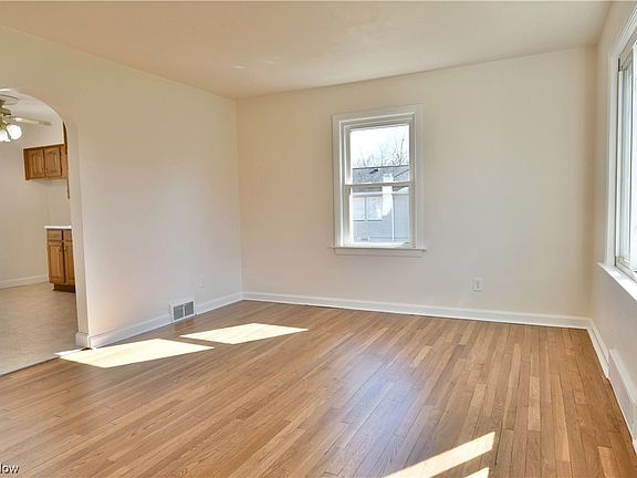5th image of 621 Peffer Ave