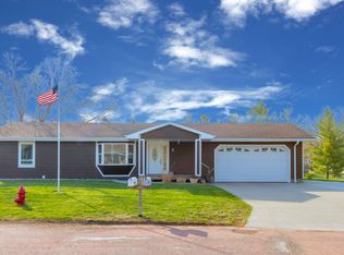 8 Spruce Ave, North Sioux City, SD 57049