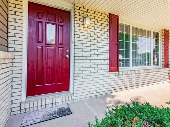 3rd image of 1013 W Centennial Dr