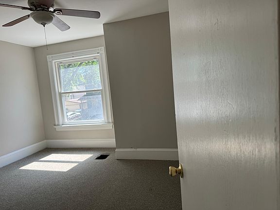 4th image of 1906 E Webster Pl