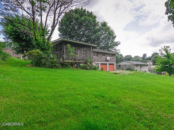 3rd image of 2925 Hillview Dr