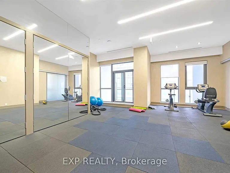 15 Zorra St #Penthouse 04 — Photo 25