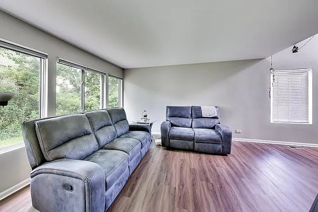 76 Cambridge Ave — Photo 7