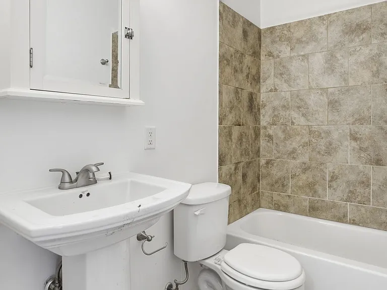 2740 Pleasant Ave — Photo 11