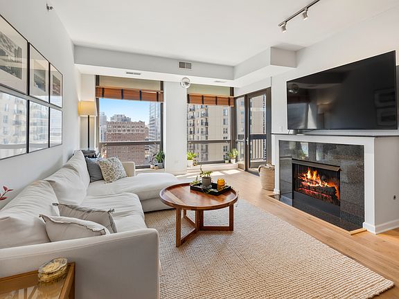 2nd image of 1212 N Wells St APT 1602
