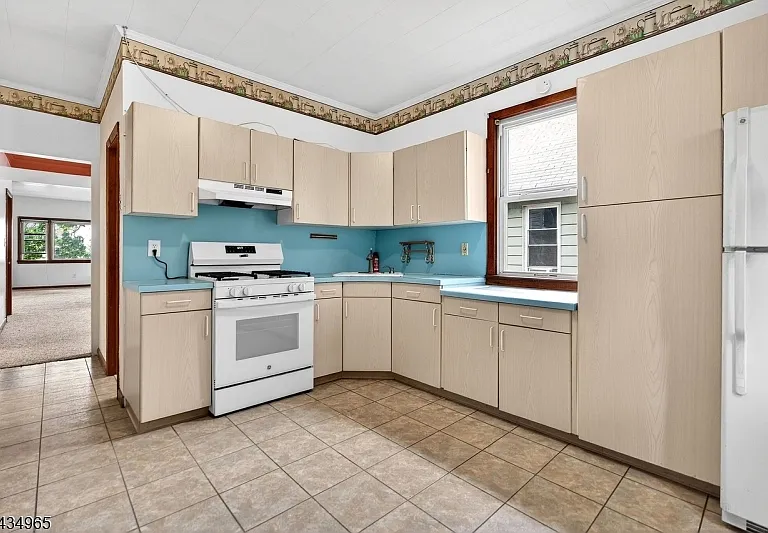 319 Paterson Ave — Photo 10