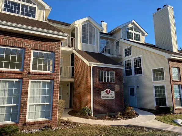 202 Carriage Crossing Ln, Middletown, CT 06457