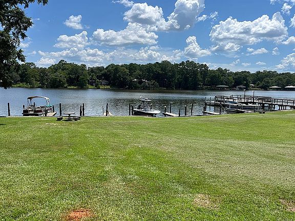 3rd image of 102 Riverbend Dr