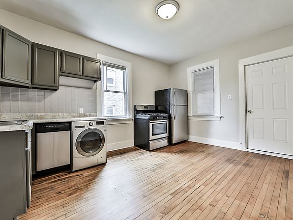 4th image of 3010 N Albany Ave #2