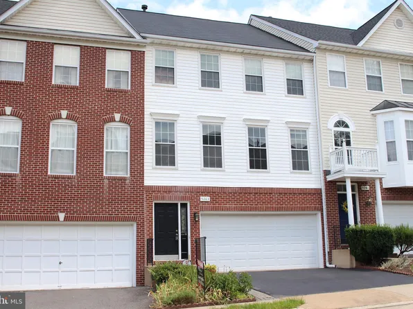 5263 Ballycastle Cir, Alexandria, VA 22315