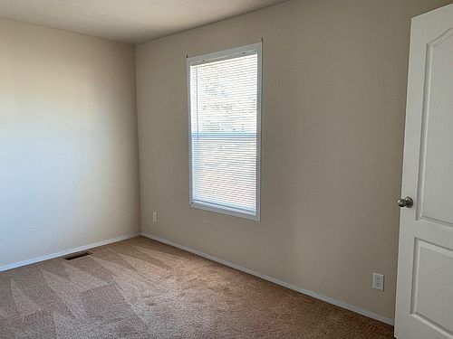 5th image of 258 Park Ln