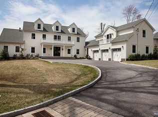 15 Deberg Dr, Old Tappan, NJ 07675