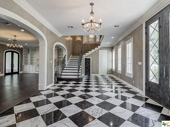 4th image of 202 Creekridge Dr