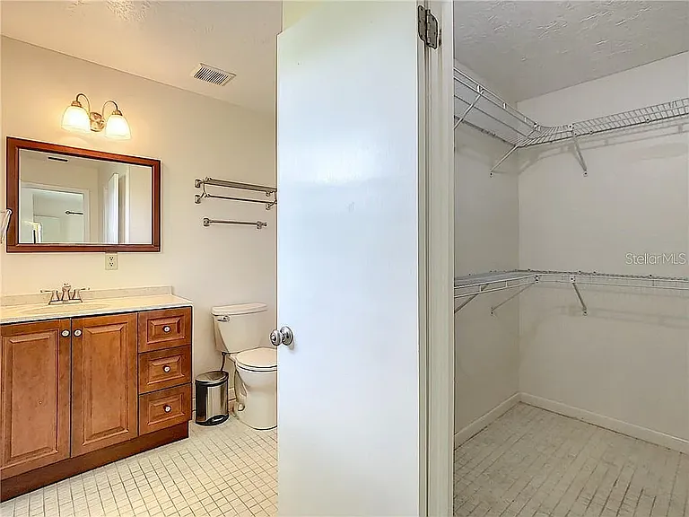 4476 Fairview Ave — Photo 7